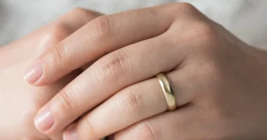 From Science to Beauty: The Rise of Lab-Grown Diamond Engagement Rings in the UK The Goldilocks Dilemma: How Tight Should Your Engagement Ring Fit?