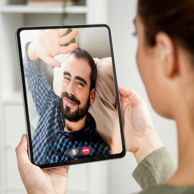 Long-Distance Love on a Budget – How to Stay Connected Without Breaking the Bank Long-Distance Love on a Budget – How to Stay Connected Without Breaking the Bank